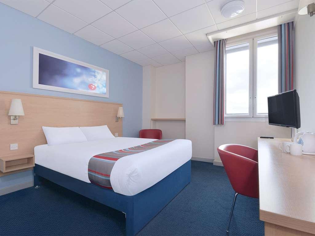 Travelodge Базилдън Стая снимка