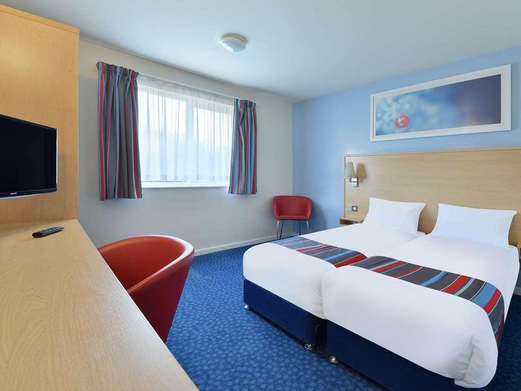 Travelodge Базилдън Стая снимка