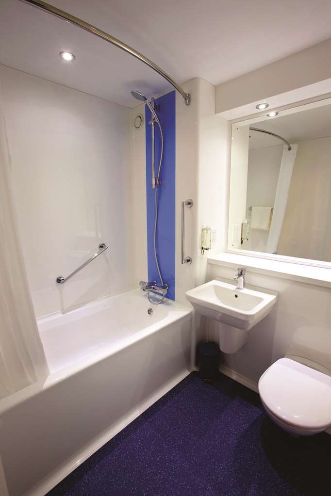 Travelodge Базилдън Стая снимка