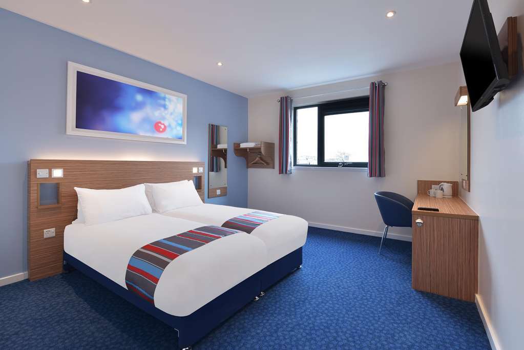 Travelodge Базилдън Стая снимка